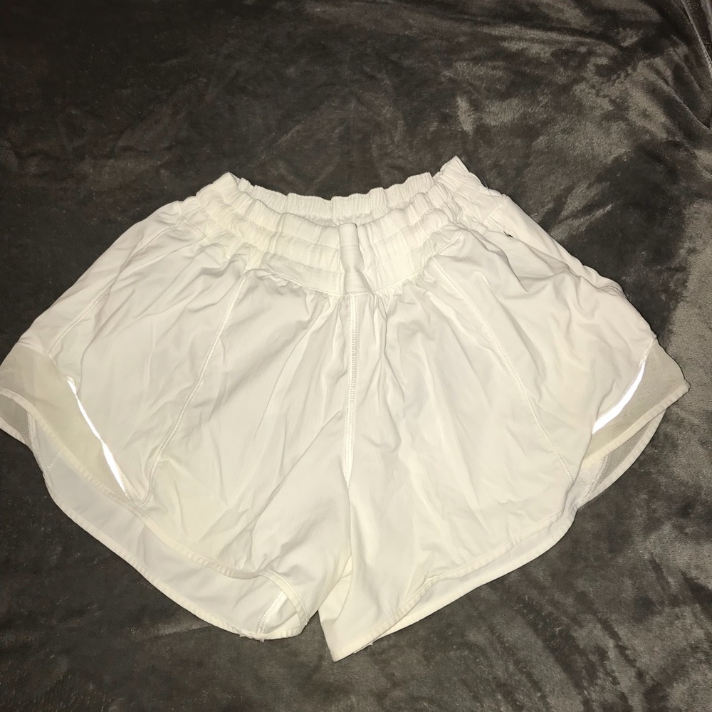 💕LULU LEMON HOTTY HOT SHORTS💕